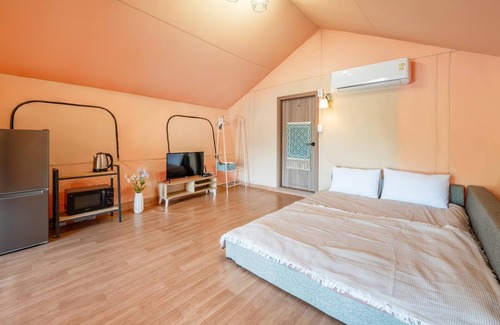 Gapyeong House | Unique Gapyeong Sanmaeul Glamping with Pool & Family Amenities