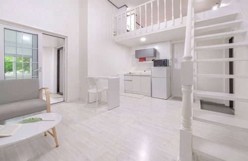 Gapyeong House | Relaxing Gapyeong Shiny Pension with Pool and Kitchen Access