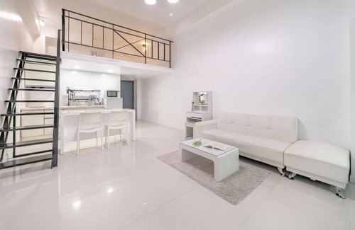 Gapyeong House | Relaxing Gapyeong Shiny Pension with Pool and Kitchen Access
