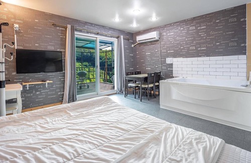 Buk House | Top Rated Gapyeong Topclouds Pet & Spa Pension with Pool
