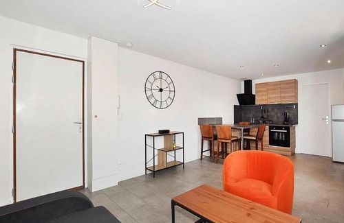 Clermont-Ferrand Apartment | Serene and Bright Apartment at Place des Bughes