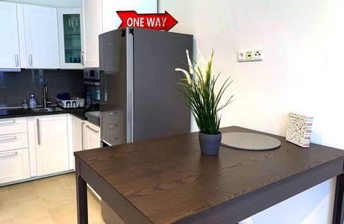 Itzehoe Apartment | Central Garage 1 Bedroom Apartment with Free Parking