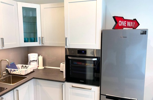 Itzehoe Apartment | Central Garage 1 Bedroom Apartment with Free Parking