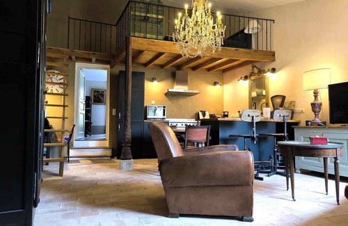 L'Isle-sur-la-Sorgue Apartment | Garance, air-conditioned apartment in the heart of historic Paris
