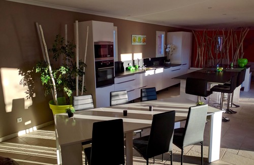 Rousson Villa | Beautiful Villa near UZES - Pool, Pet-Friendly & Scenic Views