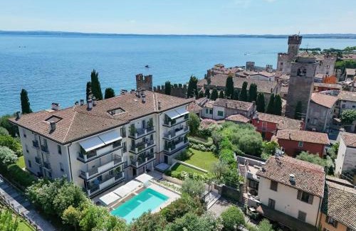 Sirmione Old Town Apartment | Garda Amore: Guest Rated 10/10 with Oceanfront Amenities