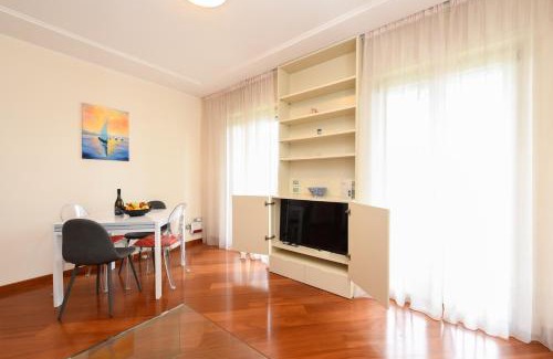 Sirmione Old Town Apartment | Garda Amore: Guest Rated 10/10 with Oceanfront Amenities