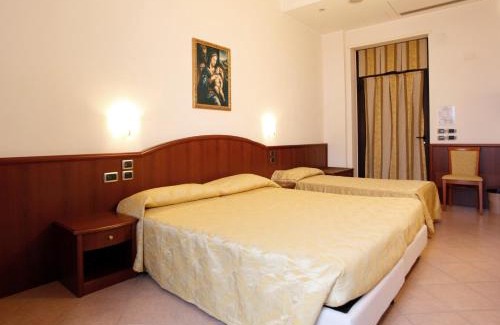 Brenzone sul Garda Hotel | Family-Friendly Stays at Garda House with Breakfast Included