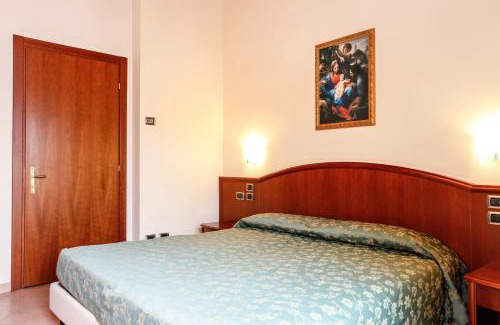 Brenzone sul Garda Hotel | Family-Friendly Stays at Garda House with Breakfast Included