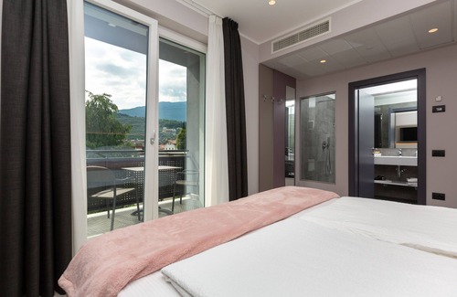 Riva del Garda Hotel | Exceptional Garda Life: Guest Rated 9.8 with Family Amenities