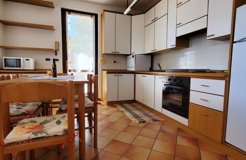 Toscolano Maderno Apartment | Garda Sunshine: Ocean View, Spa & Pet-Friendly Retreat