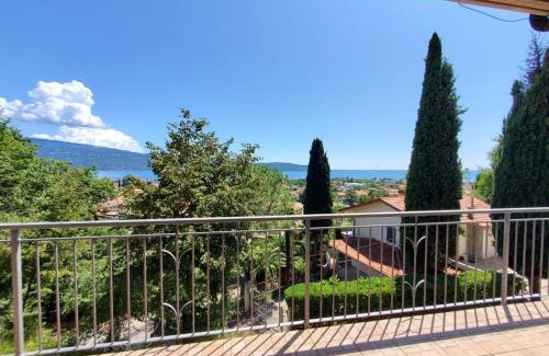 Toscolano Maderno Apartment | Experience Garda Sunshine: Pet-Friendly Getaway, 9.6 Rated