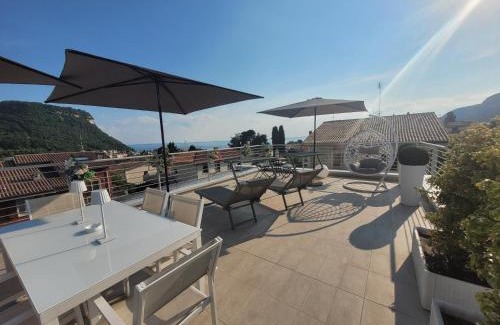 Garda Apartment | Stunning Garda View Apartment with Solarium and Hot Tub