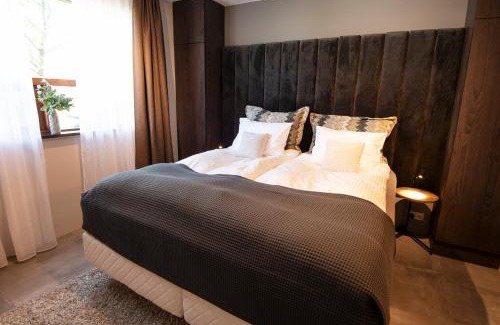 Hafnarfjordur Apartment | Elegant Gardabær Sea View Apartment with Hot Tub Amenities