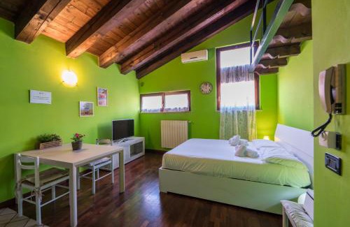 Desenzano del Garda City Centre Apartment | Pet-Friendly Gardappartamenti Carducci in City Centre