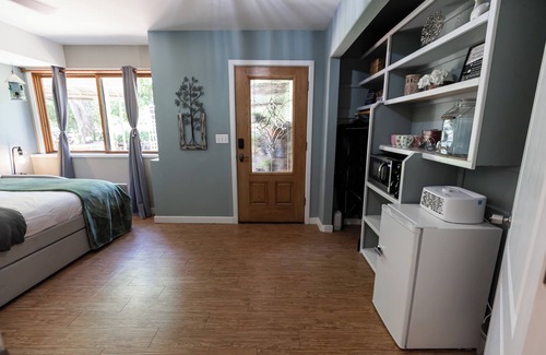 Cornville Bed & Breakfast | Garden 1 Room Luxurious Queen Bed with Single Trundle Pullout, Full Private Bath