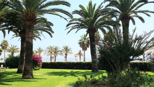La Bocca Apartment | Cozy Garden and Beachfront Apartment with Sea Views in Cannes