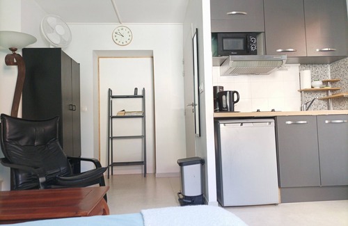 Montauban House | Relaxing Garden & Spa Gite in the Heart of Town