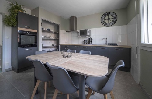 Montauban House | Relaxing Garden & Spa Gite in the Heart of Town