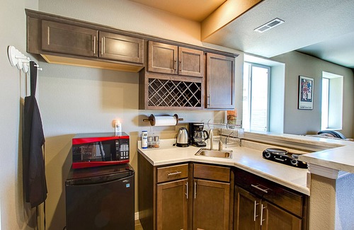 Security-Widefield Apartment | Scenic Garden Apartment with Breathtaking Mountain Views