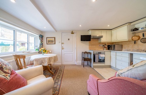 Manton Apartment | Cozy Garden Apartment with Spa and Hot Tub near Rutland Water