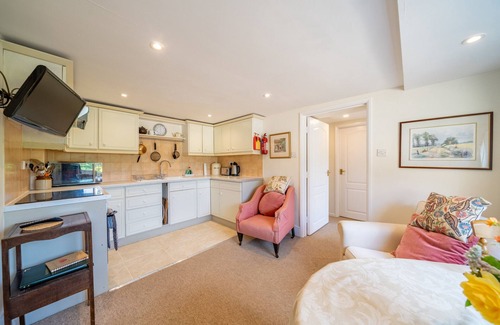 Manton Apartment | Cozy Garden Apartment with Spa and Hot Tub near Rutland Water