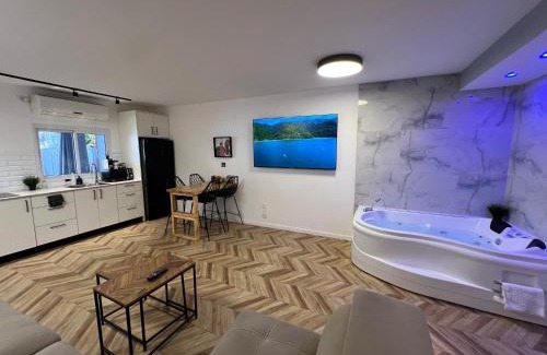Eilat Apartment | Cozy Garden Apartment Steps from the Beach, Pet-Friendly