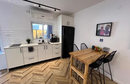 Eilat Apartment | Cozy Garden Apartment Steps from the Beach, Pet-Friendly