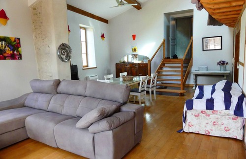 Limoux Apartment | Garden Apartment: Guest Rated 10/10, Pool & Garden Access