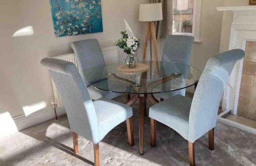 Harrogate Apartment | Central Harrogate Garden Apartment with Parking & High Ratings