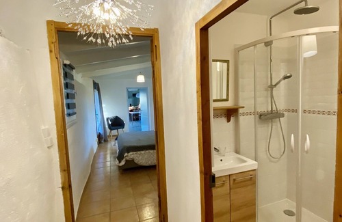 Violes Bed & Breakfast | Relaxing Garden Apartment with Pool & Breakfast Included