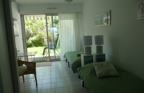 Plerin Apartment | Stylish Oceanfront Garden Apartment - Rated 9.4/10!