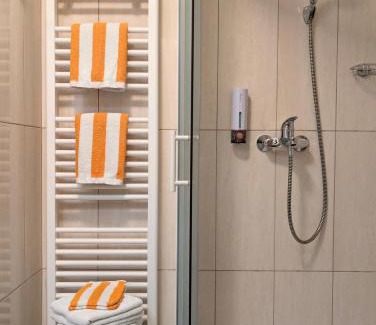 Radovljica Apartment | Unforgettable Oceanfront Stays at Garden Apartments Janša