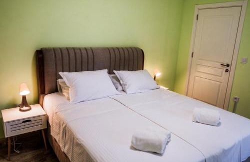 Varna House | Seaside Retreat: Garden Apartment Fichoza, Steps from the Ocean