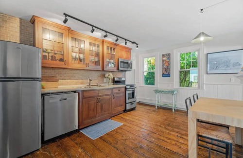 Stonington Cottage | Garden Apt. in Stonington Borough