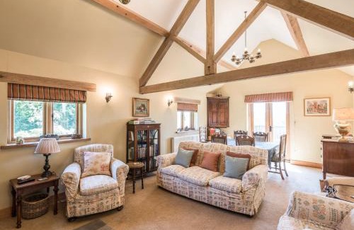 Billingsley House | Pet-Friendly Garden Barn: A 4-Star Guest Favorite
