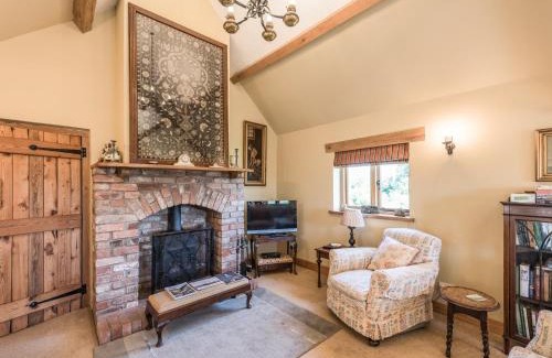 Billingsley House | Pet-Friendly Garden Barn: A 4-Star Guest Favorite