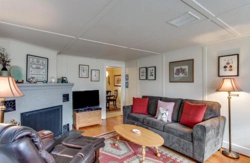 Seaside House | Relax at Garden by the Sea – Pet and Child-Friendly Getaway