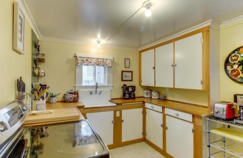 Seaside House | Relax at Garden by the Sea – Pet and Child-Friendly Getaway