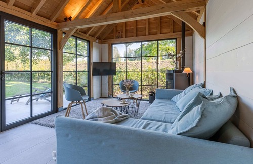 Oostkamp Ski Chalet | Garden chalet with wood sauna near Bruges