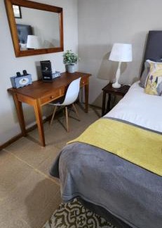 Beaufort West House | Cozy Garden Corner Guesthouse with Oceanfront Amenities