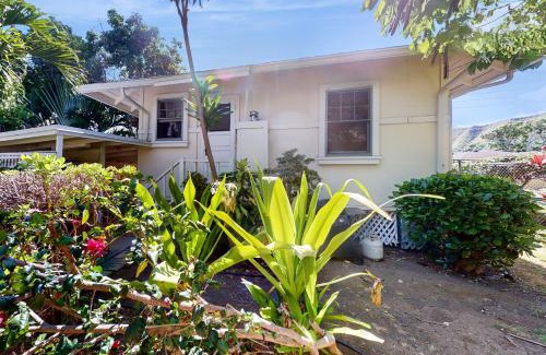 Diamond Head - Kapahulu - St. Louis House | Cozy Garden Cottage A & B - Child Friendly Retreat
