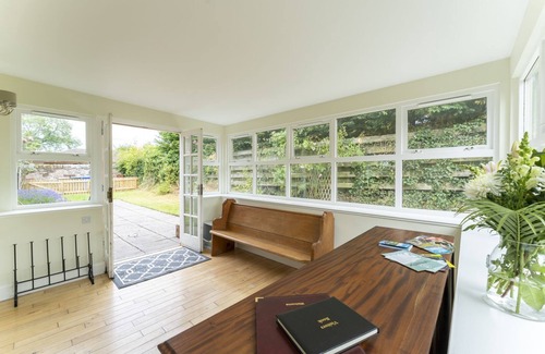 Gargunnock Cottage | Garden Cottage: Ideal Retreat with Kitchen & Breakfast