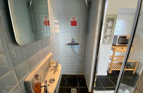 Consett House | Relax at Garden Cottage with Hot Tub Access