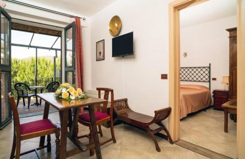 Castelmola Apartment | Relaxing Garden Cottage I Dammusi - Arancio with Pool