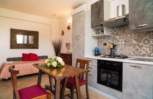 Castelmola Apartment | Relaxing Garden Cottage I Dammusi - Arancio with Pool