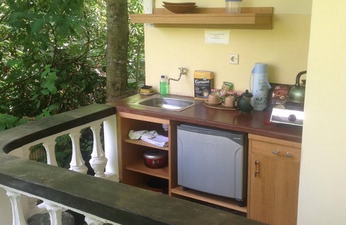 Ubud City-Centre Ski Chalet | Garden Cottage: Your Ideal Getaway with Pool & Breakfast