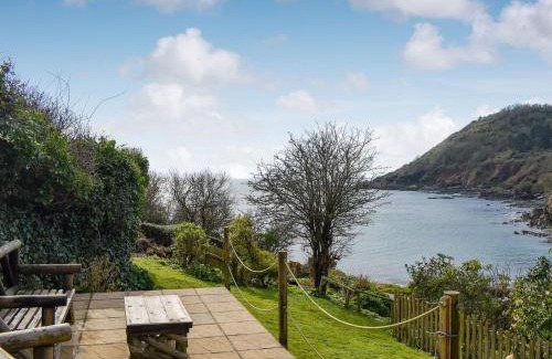 Talland House | Discover Garden Cottage: Family-Friendly Retreat Awaits