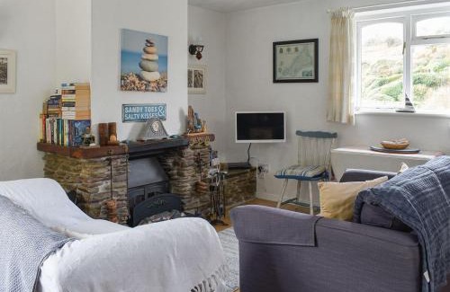 Talland House | Discover Garden Cottage: Family-Friendly Retreat Awaits