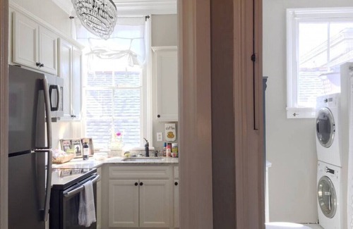 Faubourg Lafayette Apartment | Cozy Garden District Apartment with Family-Friendly Amenities